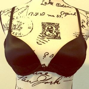 VS black with lace Very Sexy Push-up. Front close